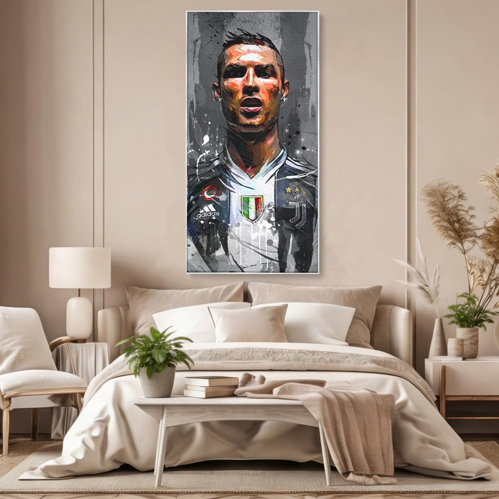 Tablou canvas cu tablou portret cristiano ronaldo juventus, in rama de aluminiu argintiu, pe perete intr-un dormitor